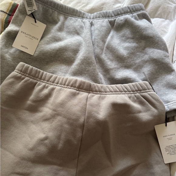 Aritzia sweatfleece perfect mini shorts. - Picture 1 of 3